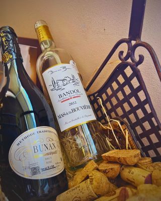 Vinařství Domaines Bunan vlastní rodina Bunanových a dnes patří mezi nejznámější vinařství z oblasti Bandol. 🍇 Rodina dnes...