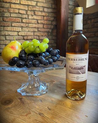 Je sice podzim, ale to vůbec neznamená, že nemůžete vyrazit s dětmi na jih Francie. 🇫🇷 Bandol nabízí nejen víno, ale i...