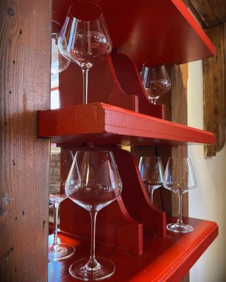 Objevte kouzlo archivních vín 🍷 Pokud vás lákají vína s příběhem, která mají v sobě kus elegance, podívejte se na náš...