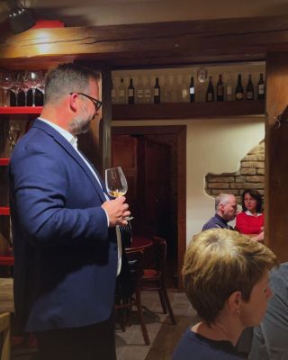 Hledáte originální dárek pro milovníka vína? 🎁 Vstupenka na privátní degustaci bandolských vín s francouzskými...